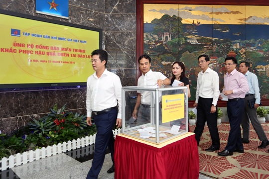 CBNV Tập đoàn Dầu khí Việt Nam hưởng ứng phong trào ủng hộ đồng bào miền Trung