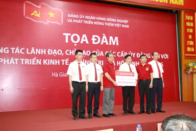 Agribank trao ủng hộ 400 triệu đồng hoạt động an sinh xã hội tỉnh Hà Giang