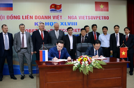 Các bên đã tiến hành ký văn kiện Kỳ họp Hội đồng Vietsovpetro lần thứ 48