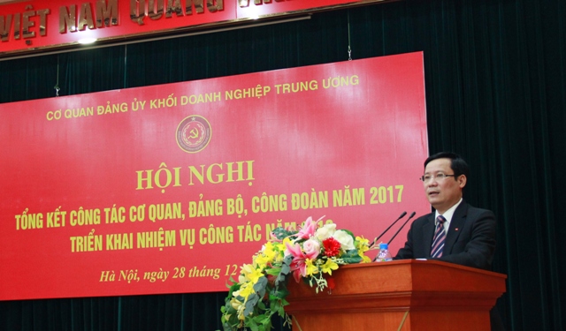 Đồng chí Phạm Tấn Công - Phó Bí thư Đảng ủy Khối, Bí thư Đảng ủy Cơ quan phát động thi đua năm 2018.