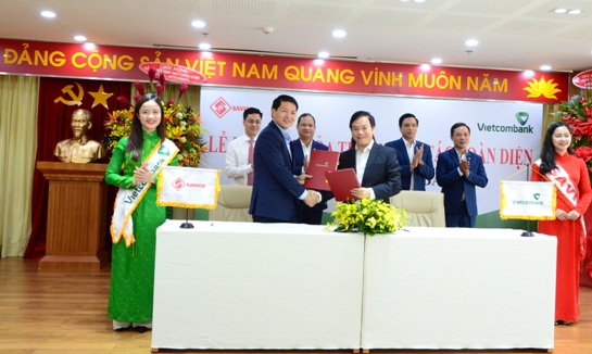 Đại diện lãnh đạo Savico và Vietcombank TP. HCM ký kết hợp tác chiến lược 