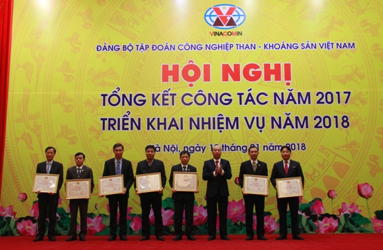 Đảng ủy Tập đoàn CN Than - Khoáng sản Việt Nam trao tặng Giấy khen cho 7 Đảng bộ đạt danh hiệu trong sạch vững mạnh tiêu biểu 