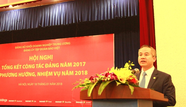 Đồng chí Đào Đình Thi - Ủy viên BCH Đảng bộ Khối DNTW, Bí thư Đảng ủy, Chủ tịch HĐQT Tập đoàn Bảo Việt báo cáo tại Hội nghị.