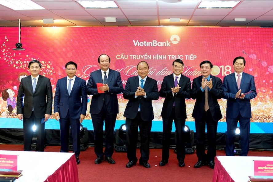 Thủ tướng Nguyễn Xuân Phúc chúc Tết tại Vietinbank.