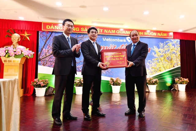 Thủ tướng chúc Tết tại Vietcombank.