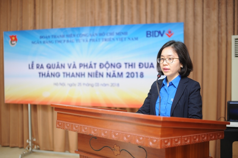 Đồng chí Nguyễn Thị Ngọc Trâm, Bí thư Đoàn BIDV phát động Lễ ra quân.