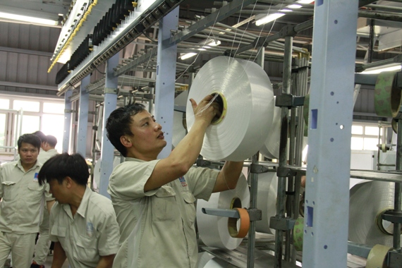 Người lao động tại Nhà máy Sơ xợi Đình Vũ