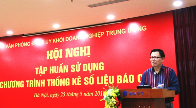 Đồng chí Chu Đình Động - Ủy viên BCH Đảng bộ Khối, Phó Chánh văn phòng Thường trực phát biểu tại hội nghị tập huấn.