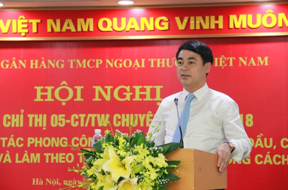 Đồng chí Nghiêm Xuân Thành - Bí thư Đảng ủy, Chủ tịch HĐQT Vietcombank phát biểu tại Hội nghị