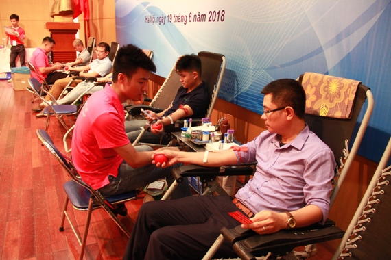 Cán bộ, nhân viên và đoàn viên, thanh niên Tập đoàn VNPT tham gia hiến máu 