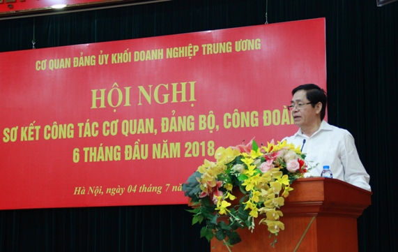 Đồng chí Phạm Viết Thanh - Ủy viên Trung ương Đảng, Bí thư Đảng ủy Khối phát biểu tại Hội nghị.