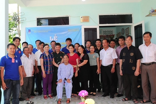 Đoàn công tác của Đảng bộ VPI tại Lễ bàn giao nhà tình nghĩa cho Mẹ VNAH Nguyễn Thị Hoa