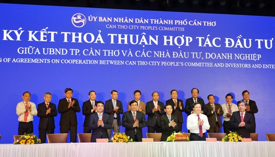 Thủ tướng Chính phủ Nguyễn Xuân Phúc cùng lãnh đao các bộ, ngành, doanh nghiệp tham dự Hội nghị
