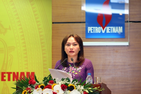 Chủ tịch Công đoàn Dầu khí Việt Nam Nghiêm Thùy Lan phát biểu khai mạc diễn đàn