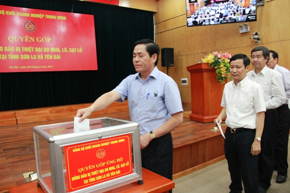 Đảng bộ Khối Doanh nghiệp Trung ương quyên góp ủng hộ đồng bào bị thiệt hại do mưa, lũ, sạt lở tại tỉnh Sơn La và Yên Bái