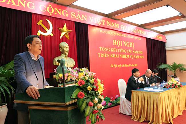 Đồng chí Hoàng Giang - Ủy viên BTV, Trưởng ban Tổ chức Đảng ủy Khối DNTW phát biểu tại Hội nghị.