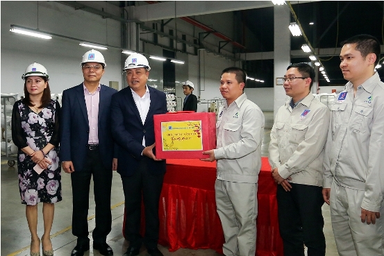 Chủ tịch HĐTV PVN Trần Sỹ Thanh tặng quà Tết, động viên người lao động PVTEX.