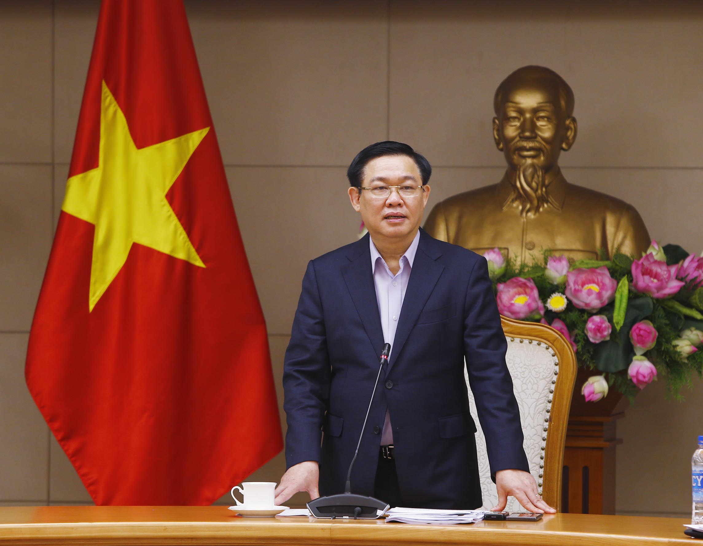 Phó Thủ tướng Vương Đình Huệ phát biểu chỉ đạo cuộc họp. Ảnh: VGP.