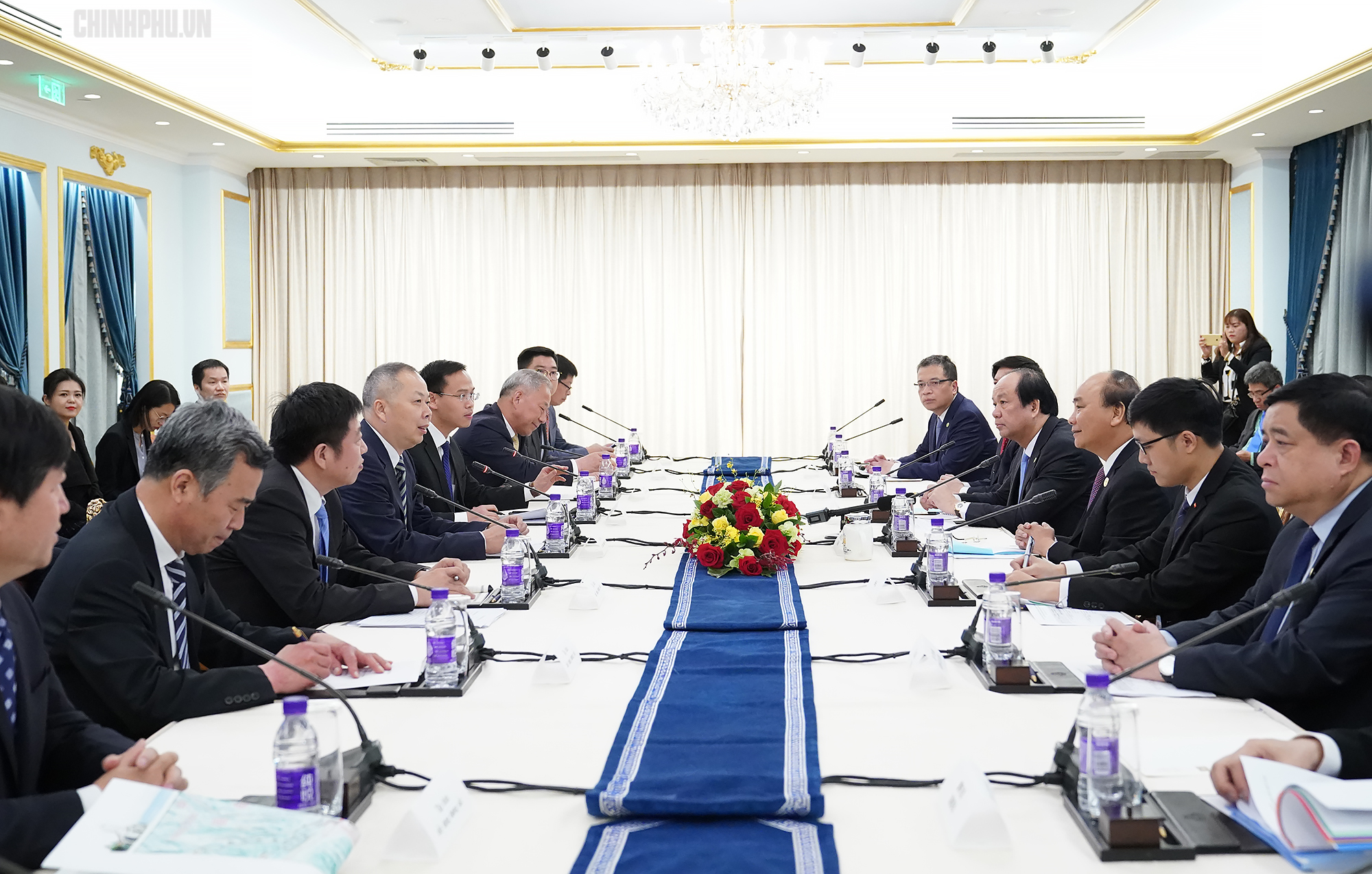 Thủ tướng tiếp đại diện các tập đoàn trong lĩnh vực cơ sở hạ tầng của Trung Quốc. Ảnh: VGP