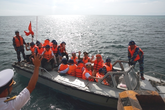 Qua chuyến đi giúp các thành viên trong Đoàn công tác có cái nhìn toàn diện hơn, cụ thể hơn về chủ quyền biển, đảo.