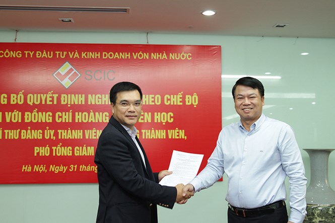 Trao Quyết định bổ nhiệm cho đồng chí Nguyễn Chí Thành.