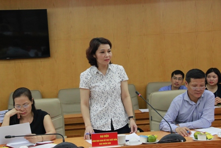 Đồng chí Nguyễn Thị Giáng Hương – Vụ trưởng, Trưởng Ban Hỗ trợ xuất bản, báo Nhân dân phát biểu ý kiến