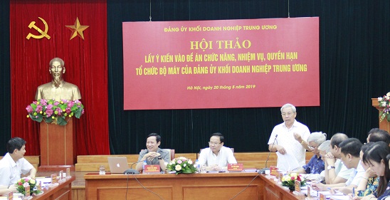 Đồng chí Võ Đức Huy - nguyên Ủy viên Trung ương Đảng, nguyên Bí thư Đảng ủy Khối DNTW tham gia ý kiến tại Hội thảo.