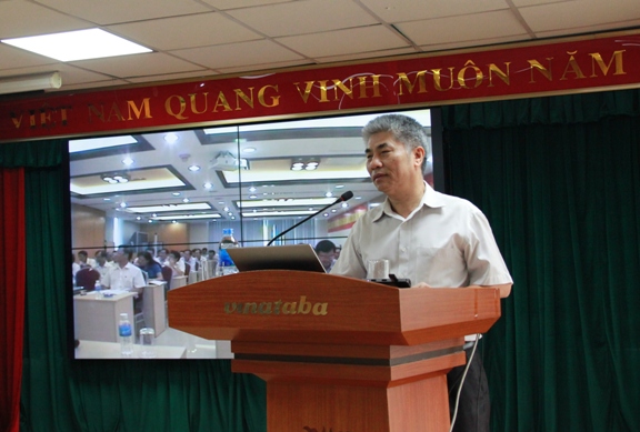 PGS, TS Lê Xuân Bá - Nguyên Viện trưởng Viện nghiên cứu Quản lý Kinh tế Trung ương truyền đạt nội dung chuyên đề tại Hội nghị.