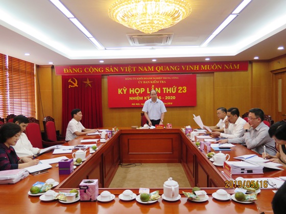 Đồng chí Đặng Hùng Minh, Ủy viên Ban Thường vụ, Chủ nhiệm Uỷ ban Kiểm tra Đảng ủy Khối chủ trì buổi họp. 