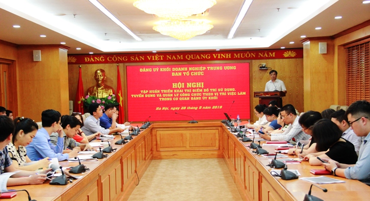 Đồng chí Nguyễn Hồng Dũng – Phó Trưởng Ban Tổ chức Đảng ủy Khối phát biểu khai mạc Hội nghị tập huấn