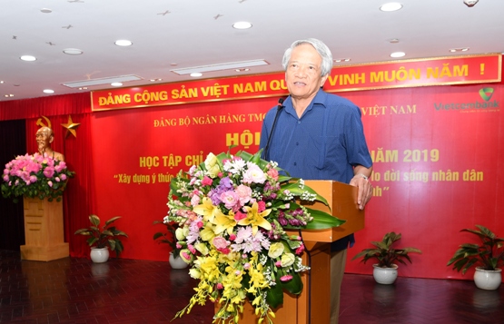 Phó Giáo sư, Tiến sĩ Bùi Đình Phong - Giảng viên cao cấp Học viện Chính trị Quốc gia Hồ Chí Minh quán triệt các nội dung của Chỉ thị 05-CT/TW chuyên đề năm 2019 