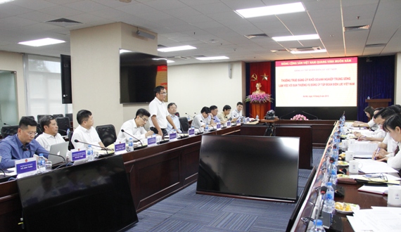 Bí thư Đảng ủy, Chủ tịch HĐTV EVN Dương Quang Thành tiếp thu ý kiến đóng góp của các đồng chí Ủy viên Ban Thường vụ Đảng ủy Khối Doanh nghiệp Trung ương.