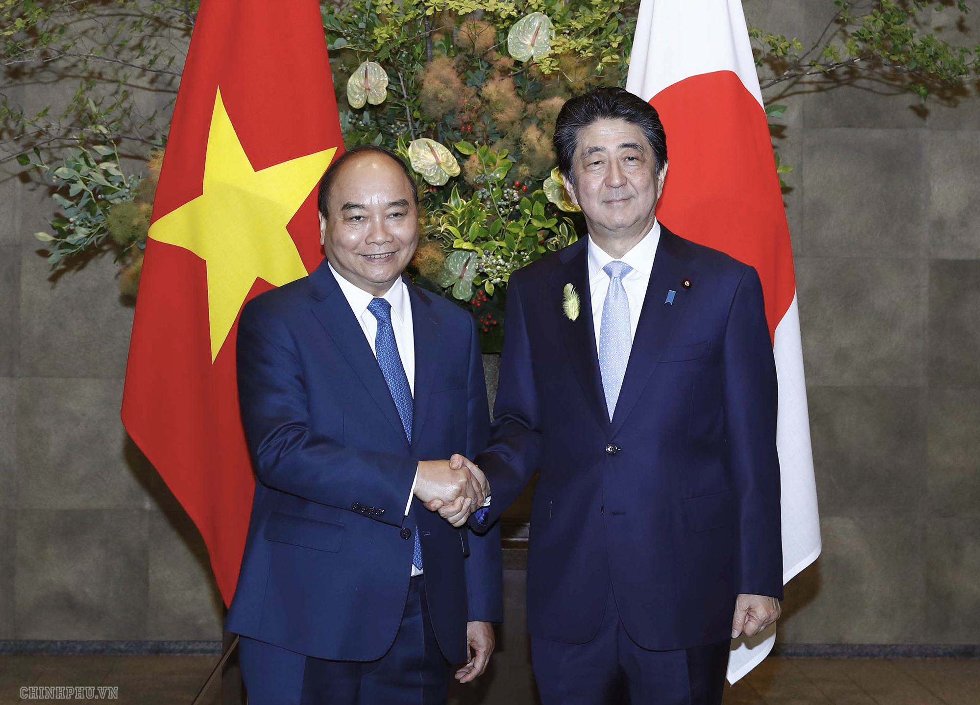 Thủ tướng Nguyễn Xuân Phúc và người đồng cấp Nhật Bản Shinzo Abe.