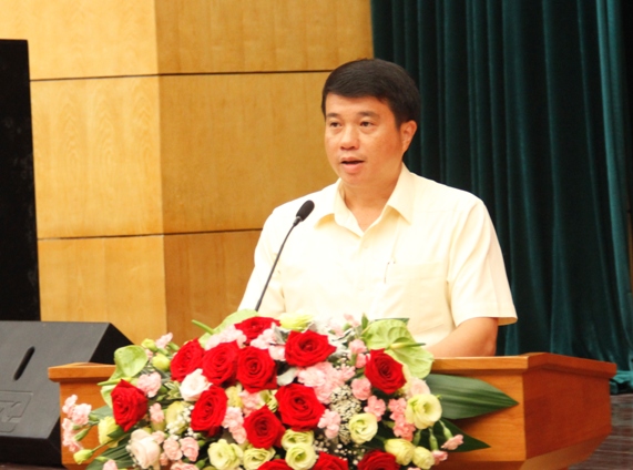 Đồng chí Y Thanh Hà Niê Kđăm, Ủy viên dự khuyết BCH Trung ương Đảng, Bí thư Đảng ủy Khối Doanh nghiệp Trung ương phát biểu tại Hội nghị