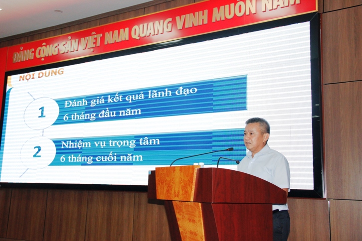 Đồng chí Dương Trí Thành – Bí thư Đảng ủy, Tổng Giám đốc Tổng công ty Hàng không Việt Nam báo cáo sơ kết công tác đảng 6 tháng đầu năm và triển khai kế hoạch 6 tháng cuối năm 2019.
