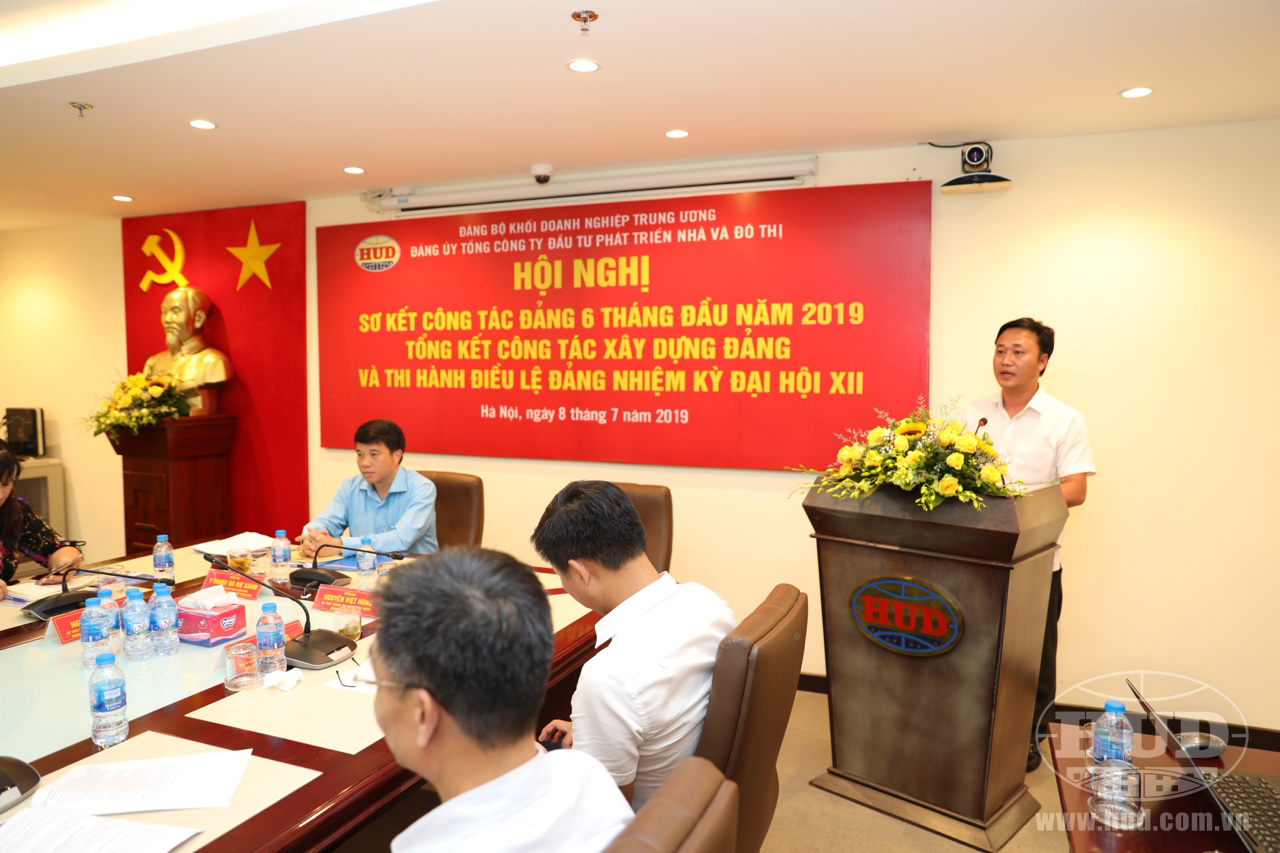 Đồng chí Nguyễn Việt Hùng phát biểu tại Hội nghị.