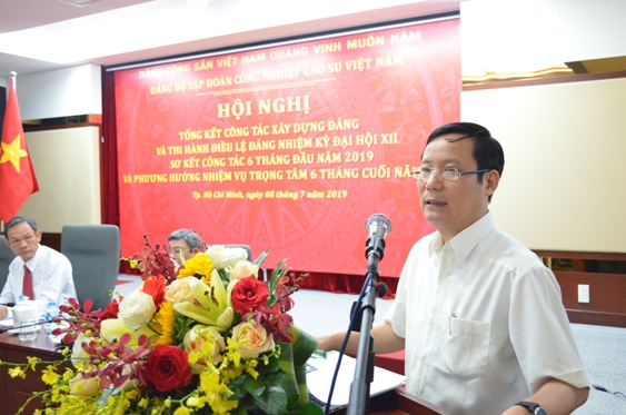 Đồng chí Phạm Tấn Công - Phó Bí thư Thường trực Đảng ủy Khối DNTW phát biểu tại Hội nghị.