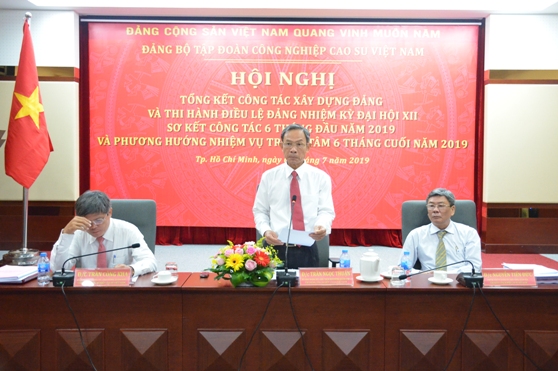Đồng chí Trần Ngọc Thuận - Bí thư Đảng ủy, Chủ tịch HĐQT VRG phát biểu tại Hội nghị.