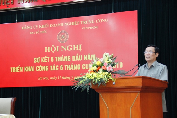 Đồng chí Phạm Tấn Công, Phó Bí thư Thường trực Đảng ủy Khối phát biểu chỉ đạo Hội nghị.