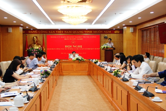 Đồng chí Trịnh Mai Phương - Ủy viên Ban Thường vụ Đảng ủy, Trưởng Ban Truyền thông Tập đoàn Điện lực Việt Nam thông tin tại Hội nghị