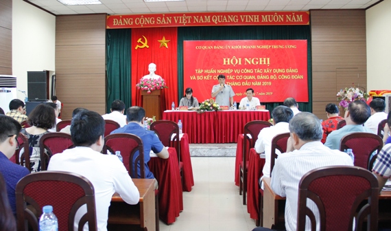 Đồng chí Y Thanh Hà Niê Kđăm - Bí thư Đảng ủy Khối DNTW chủ trì Hội nghị.