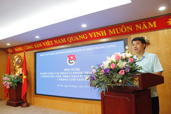 Đồng chí Y Thanh Hà Niê KĐăm - Ủy viên dự khuyết Trung ương Đảng, Bí thư Đảng ủy Khối Doanh nghiệp Trung ương phát biểu tại Hội nghị.