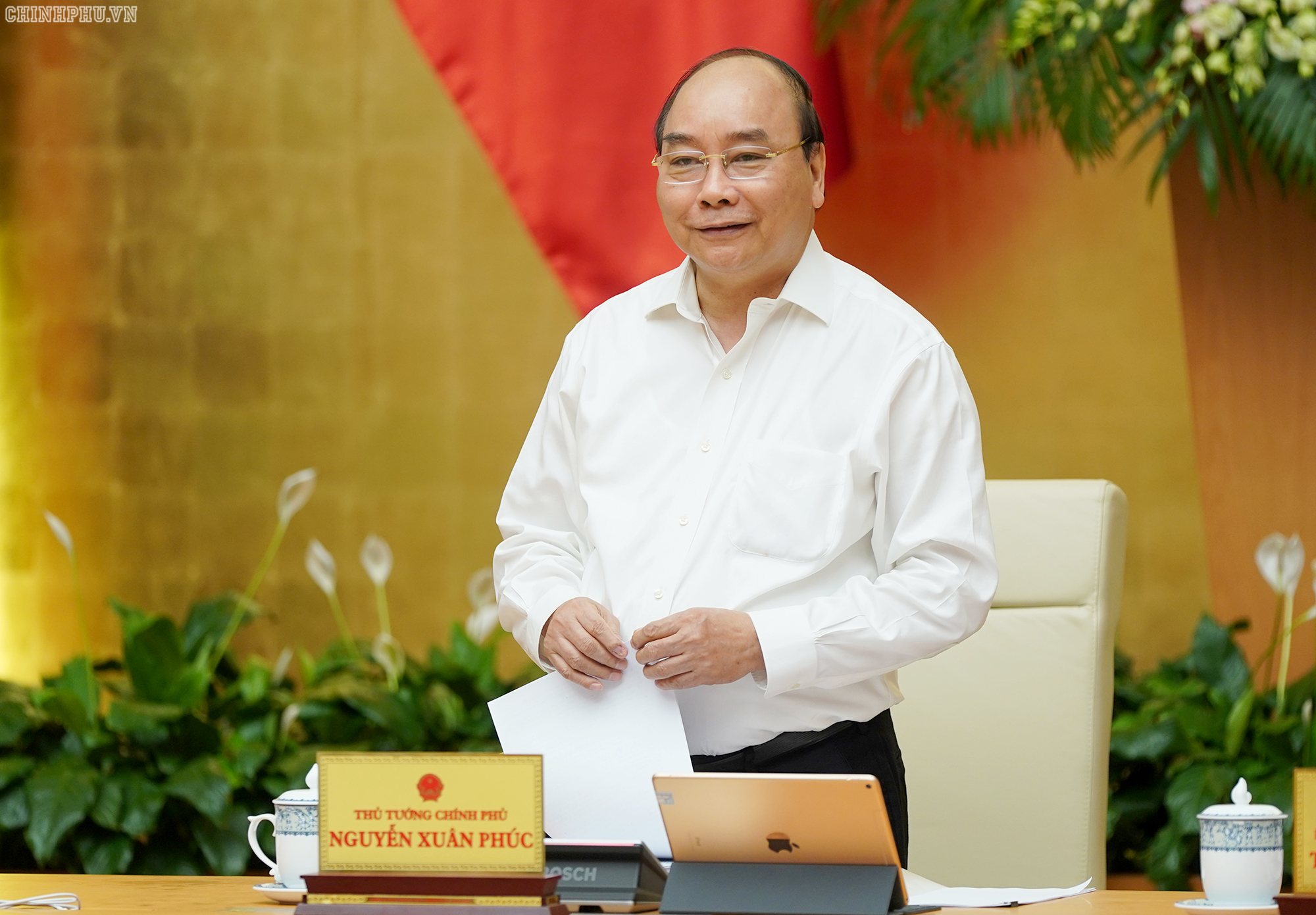 Thủ tướng Nguyễn Xuân Phúc phát biểu tại phiên họp. 