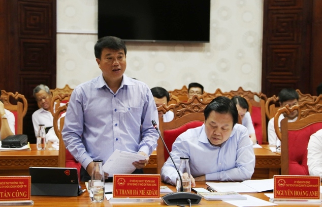 Đồng chí Y Thanh Hà Niê Kđăm, Ủy viên Dự khuyết Trung ương Đảng, Bí thư Đảng ủy Khối Doanh nghiệp Trung ương phát biểu tại buổi làm việc.