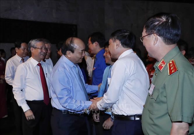 Thủ tướng Nguyễn Xuân Phúc, đồng chí Trần Quốc Vượng, Uỷ viên Bộ Chính trị, Thường trực Ban Bí thư với các đại biểu dự chương trình giao lưu. 