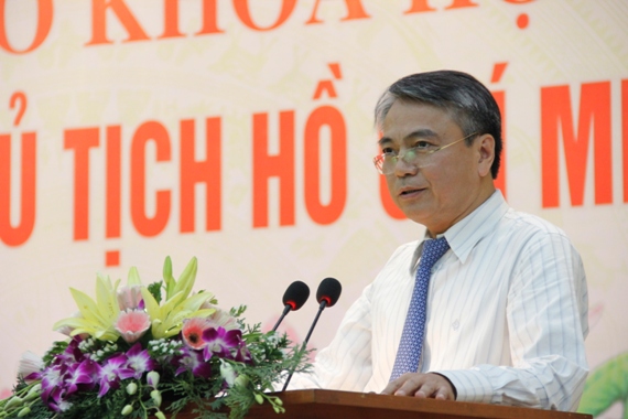 Đồng chí Trần Mạnh Hùng, Ủy viên BCH Đảng bộ Khối, Bí thư Đảng ủy, Chủ tịch HĐTV Tập đoàn Bưu chính Viễn thông Việt Nam tham luận tại Hội thảo.