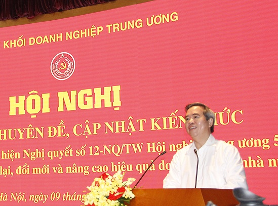 Đồng chí Nguyễn Văn Bình - Ủy viên Bộ Chính trị, Bí thư Trung ương Đảng, Trưởng Ban Kinh tế Trung ương chủ trì hội nghị và trực tiếp trao đổi thông tin chuyên đề.