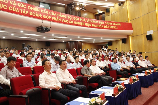 Các đại biểu dự Hội nghị tại điểm cầu Trụ sở Tập đoàn Bưu chính Viễn thông Việt Nam (Hà Nội).