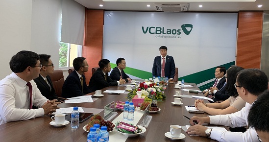 Đồng chí Y Thanh Hà Niê Kđăm, Bí thư Đảng ủy Khối phát biểu tại buổi làm việc với VCB Lào.