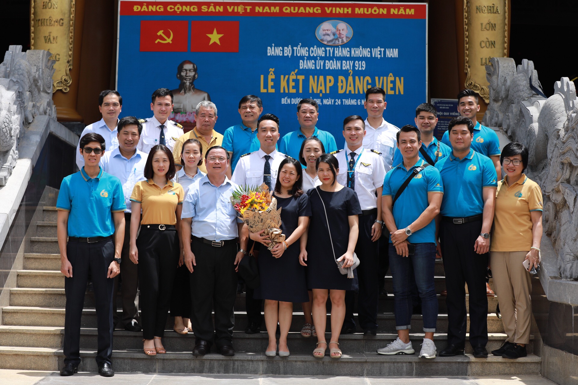 Lễ tổ chức kết nạp đảng tại Bến Dược - Củ Chi, thành phố Hồ Chí Minh có ý nghĩa quan trọng đối với các đảng viên mới